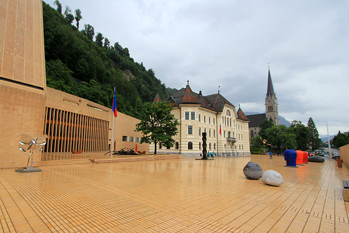 Rakennuksia Vaduzin keskustassa