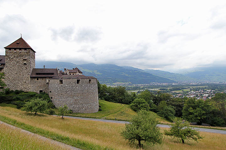 Näkymä Liechtensteinin ruhtinaanlinnalta